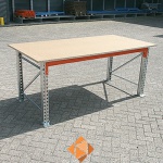 Enkellaags Werkbank, Werktafel met voorgemonteerde frames