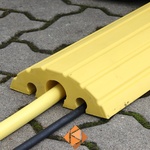 Kunststof slang- en kabelbrug